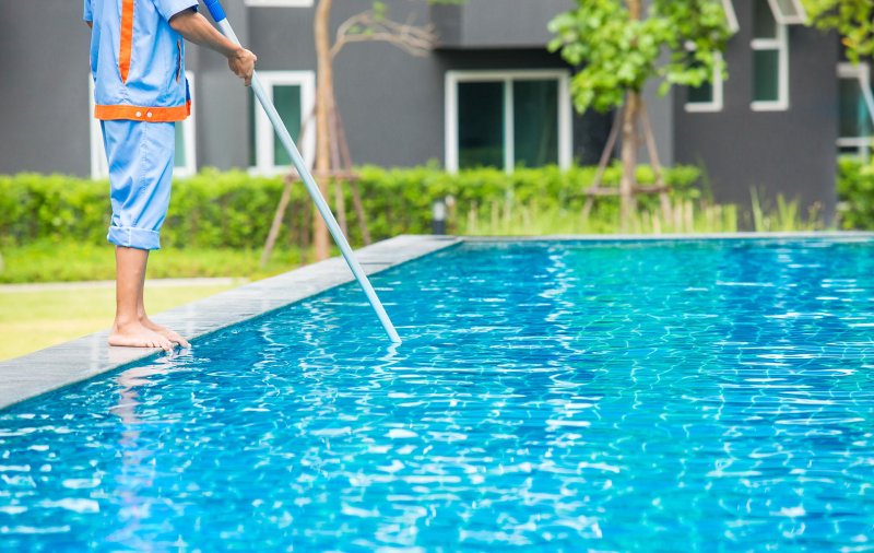 Come fare manutenzione fai da te alla tua piscina