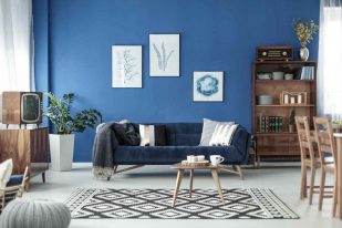 interior-design-casa-tendenze-2022-2023-2024-2025-2026-colore-blu-arredamento