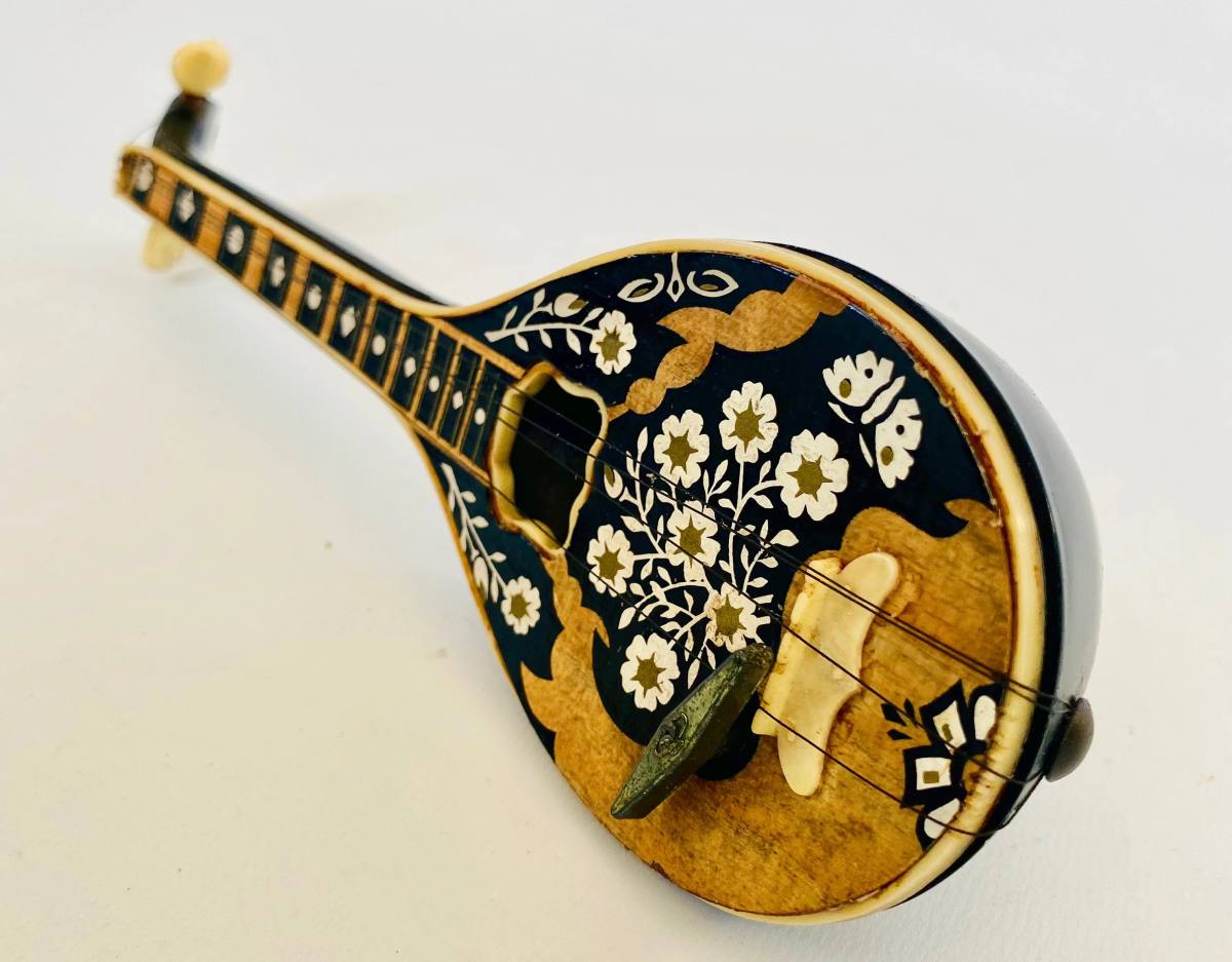 souvenir-napoli-elenco-mandolino-strumenti-musicali